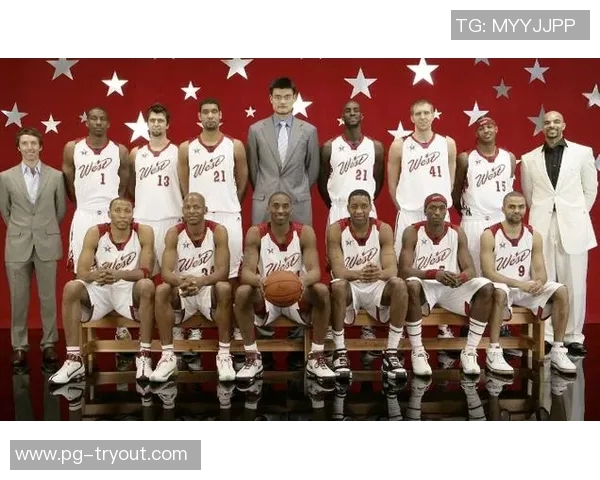 邓肯与姚明同框合照展现篮球传奇友谊与时代交汇的精彩瞬间