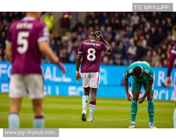 世界杯惊天逆转拜仁战胜曼城引发争议判罚全场沸腾