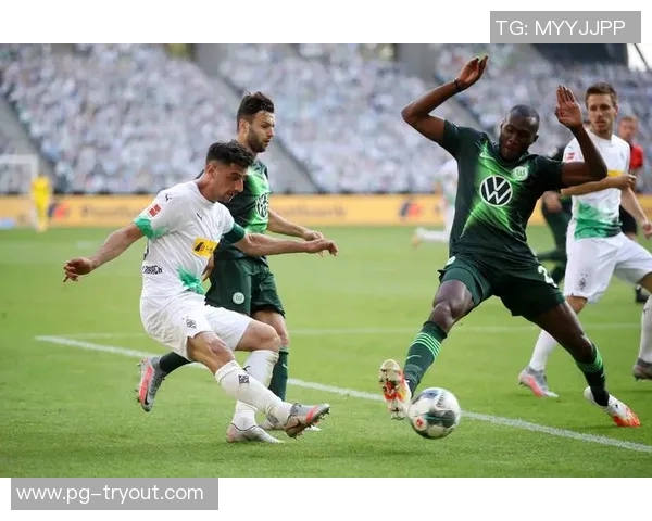 德甲激战：巴黎圣日耳曼6比2狂胜巴萨战术解析引发全场热议