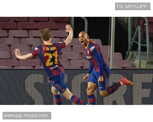 国王杯激战巴萨小胜曼联引发争议判罚全场沸腾