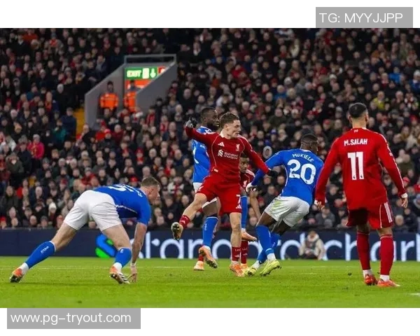 世界杯冷门瞬间那不勒斯乌龙球绝杀利物浦引发全场狂欢